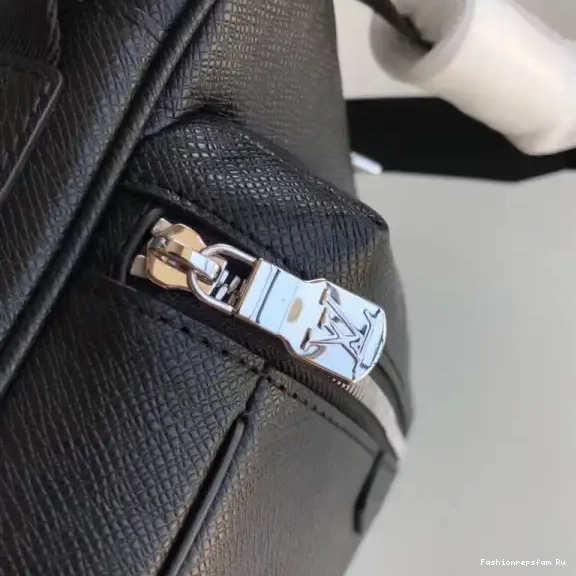FS CHEAP Vuitton PM Louis OUTDOOR MESSENGER 0522